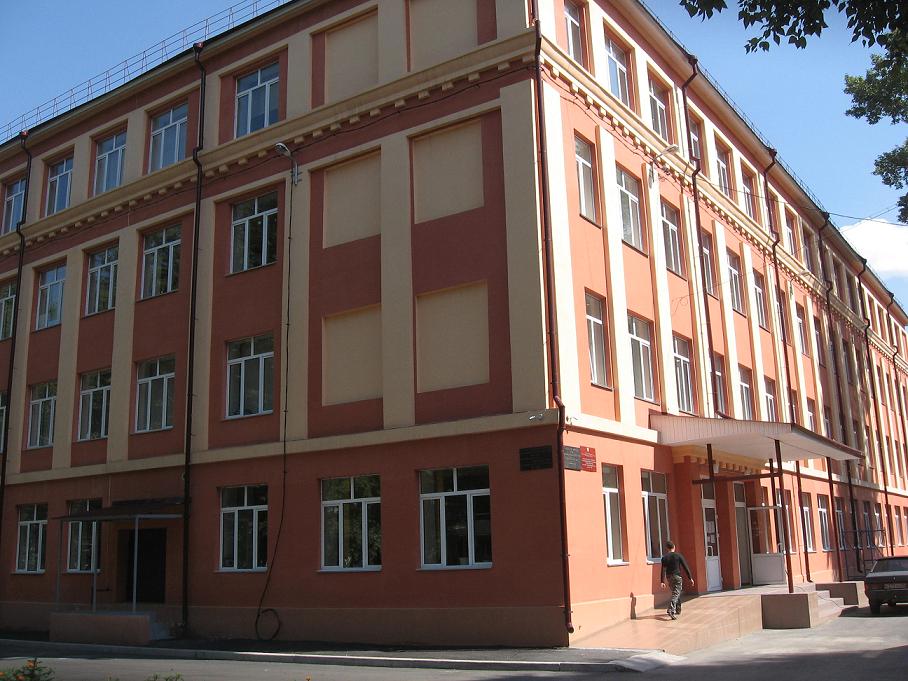 Главное здание школы.
